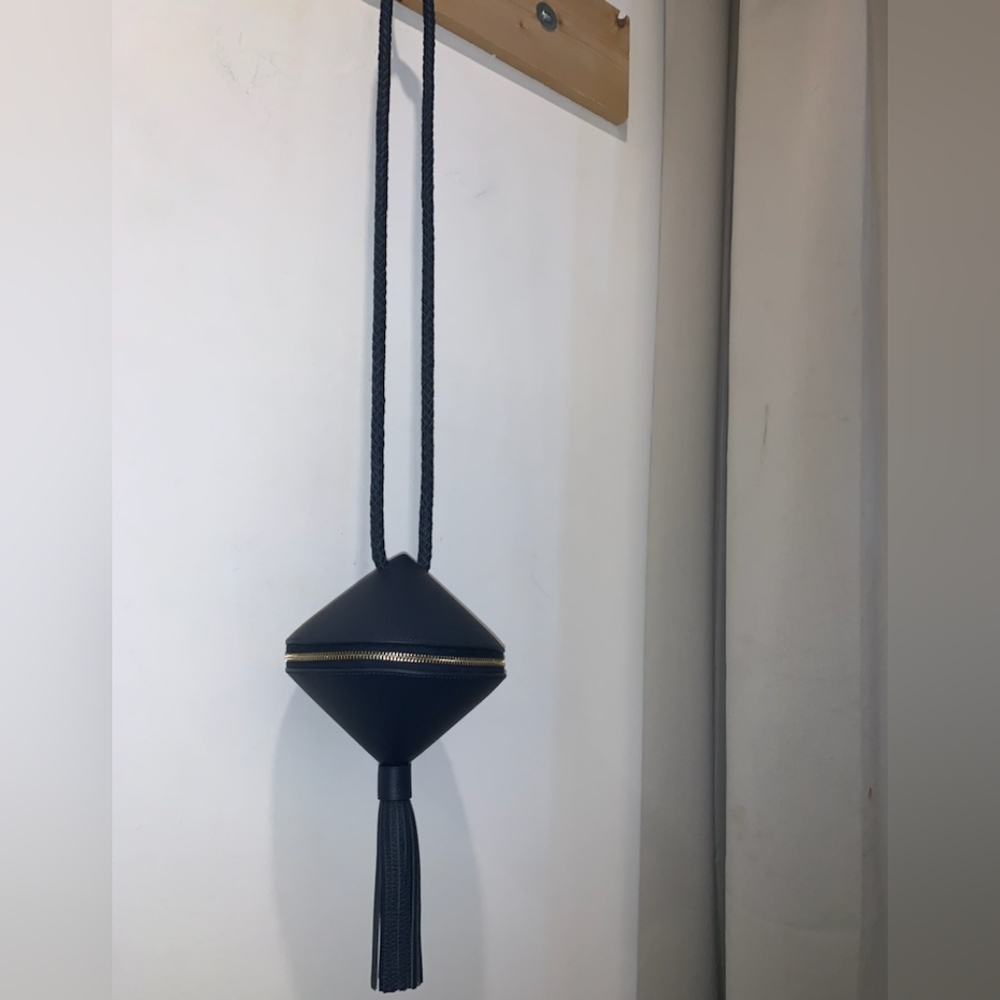 NWT Neely and Chloe navy spin bag